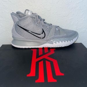 Brand:Nike; Name:Nike Kyrie 7 Basketball Shoes; Color:Gray/White; Size:M 7.5/W 9